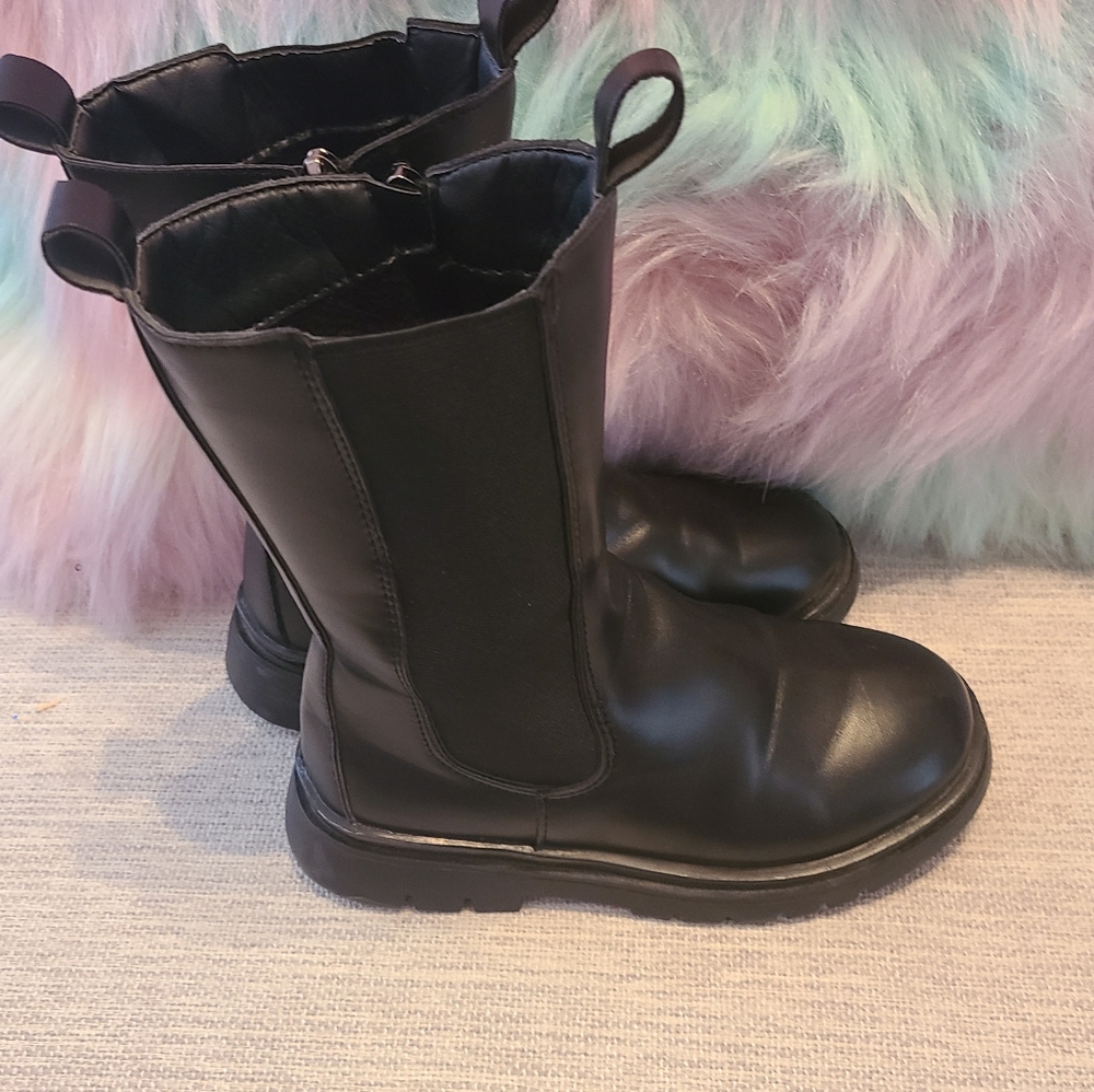 Black cute boots